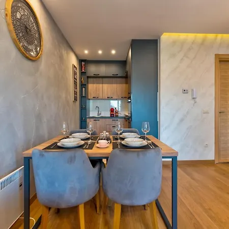 Mount La Boheme Apartment *