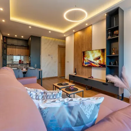 Mount La Boheme Apartment